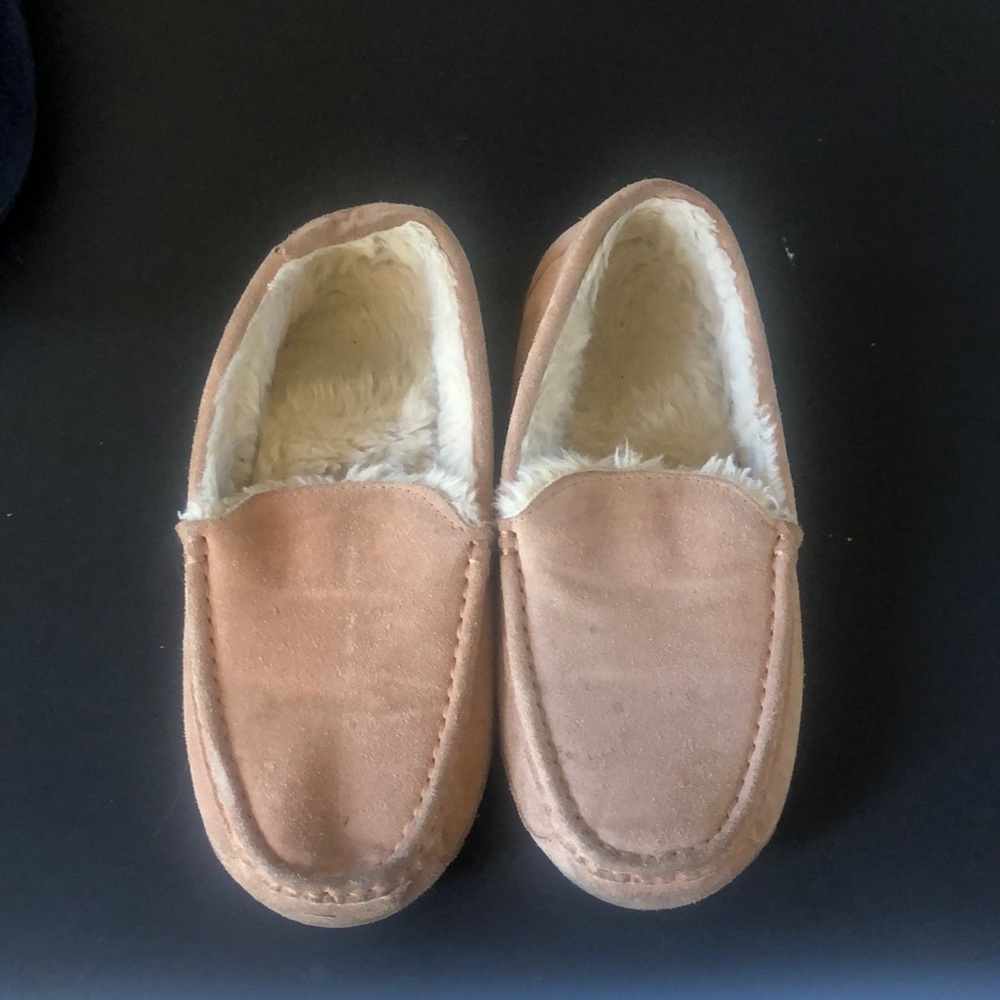 Zealand, Tan Men's Slippers, size 11, small hole on the back rim as pictured